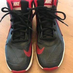 Nike boys tennis shoes size 7